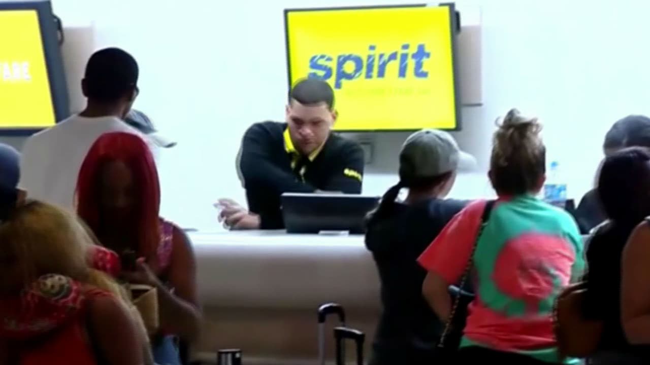 Batalla campal en el aeropuerto de Fort Lauderdale por una protesta de pasajeros contra Spirit Airlines 