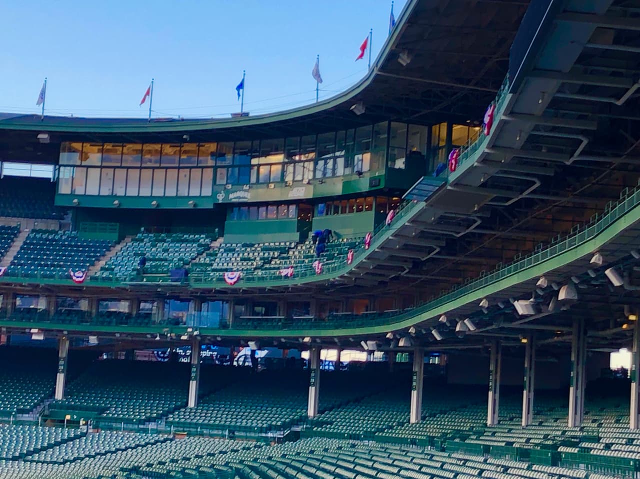 La Oficina de Comunicaciones y Manejo de Emergencias de Chicago anunci´ó que alrededor del estadio habría una numerosa presencia policial para evitar cualquier aglomeración.