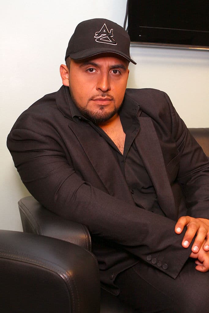 "Me daba coraje como productor, y ese coraje se pasaba al hermano y yo le dije 'bro, prefiero perder un artista que pelearme con mi hermano y 
<b><a href="https://www.univision.com/famosos/siempre-hay-personas-asi-a-belinda-le-preguntaron-si-se-decepciono-de-lupillo-porque-dijo-que-tenian-un-romance-fotos" target="_blank">no puedo con tanto chisme</a></b> y mejor lo dejamos aquí'". 
<br>