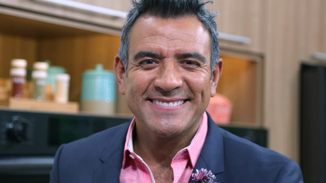 Héctor Sandarti se somete a cirugía plástica y publica fotos: "Parece que me atropelló un camión"