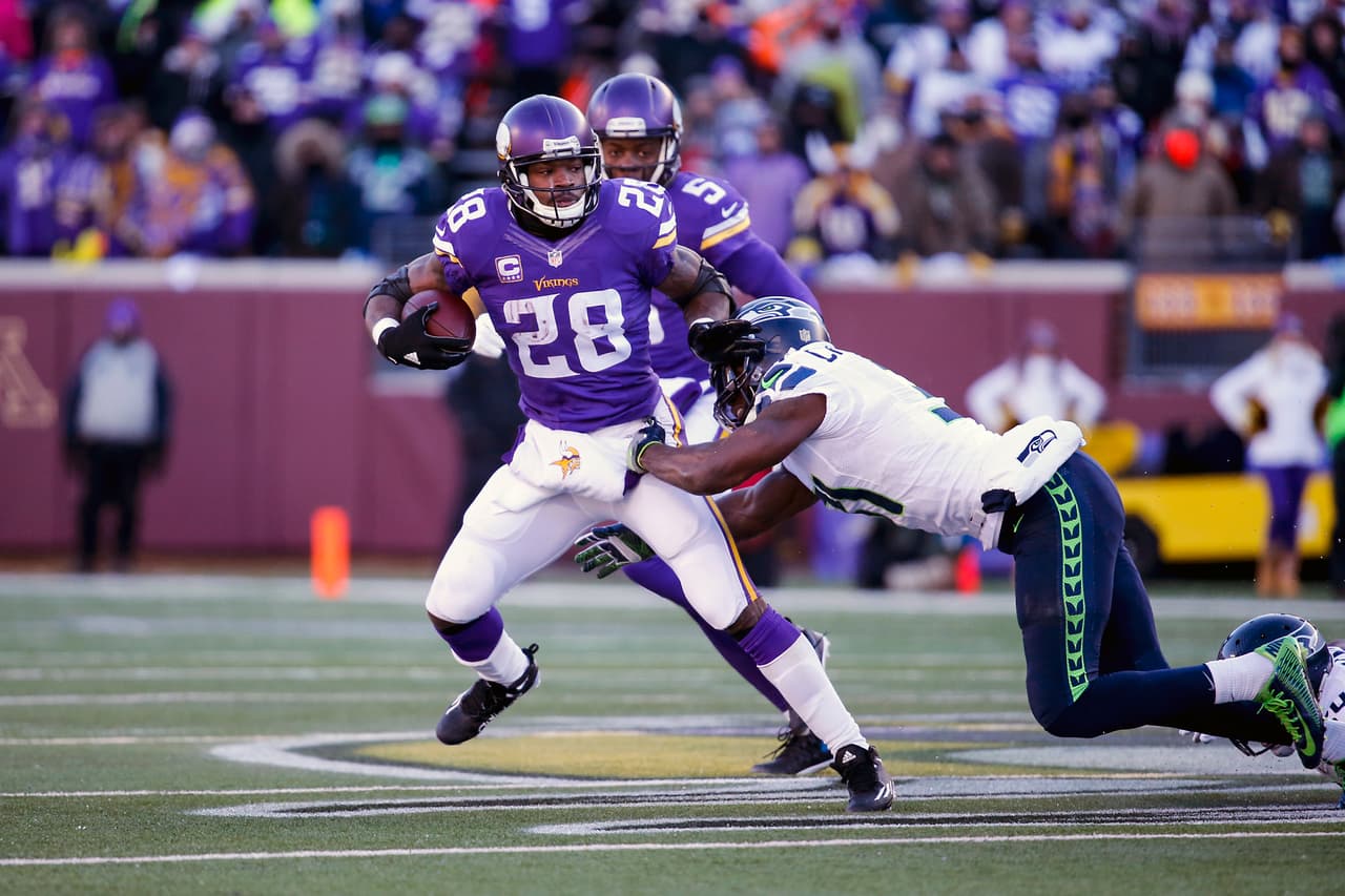 RB Adrian Peterson - Minnesota Vikings. 2o. equipo Doug Martin de Tampa Bay y 3er. equipo Chris Ivory de NY Jets.