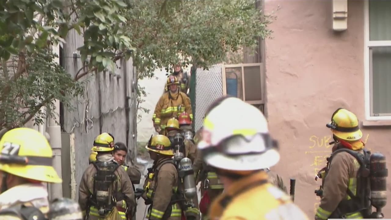 Incendio desata caos en edificio de apartamentos de Glendale
