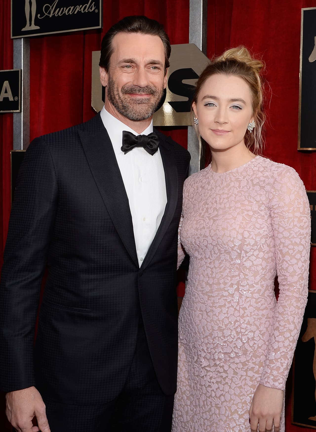 Jon Hamm y Saoirse Ronan