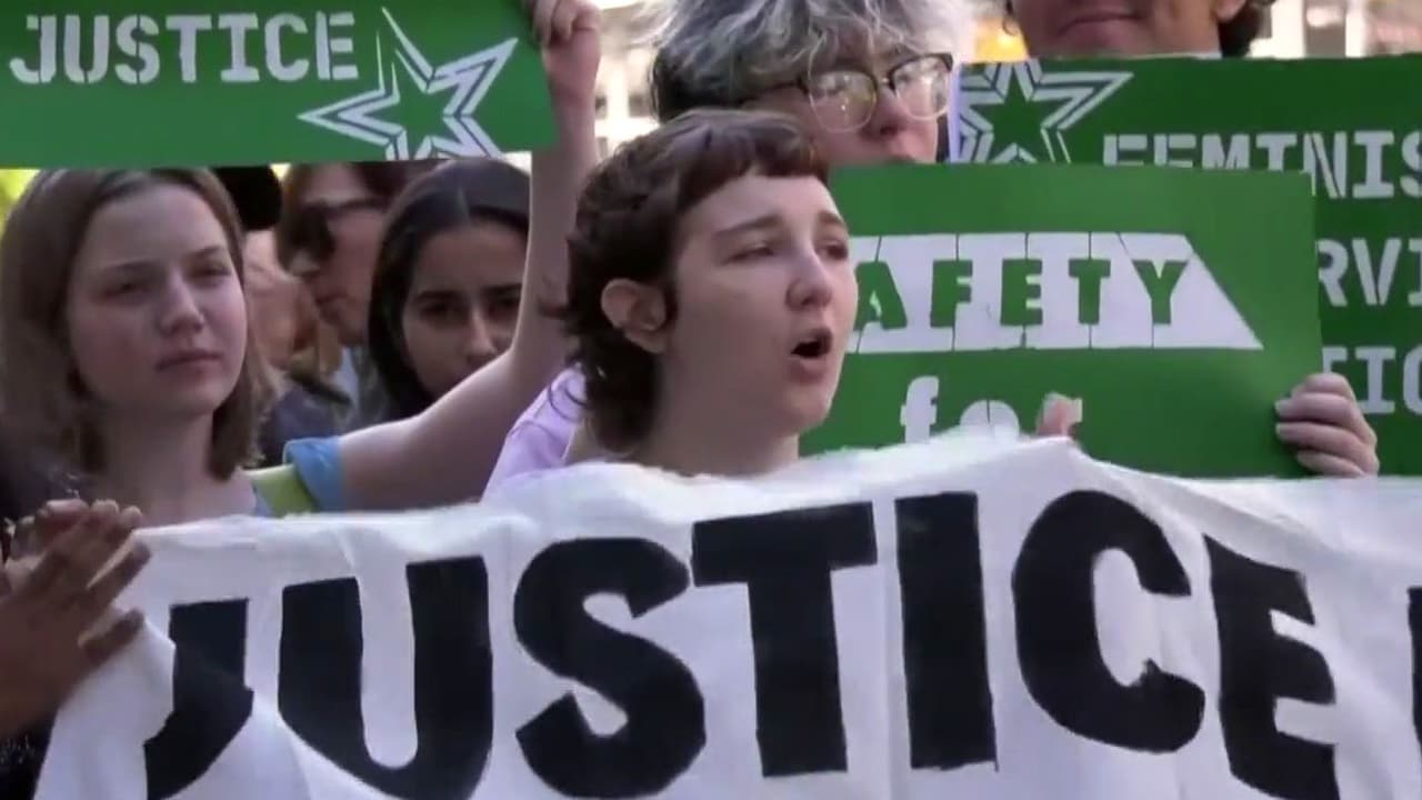 Marcha en Nueva York exige justicia tras irregularidades en investigación de agresión sexual en Cornell