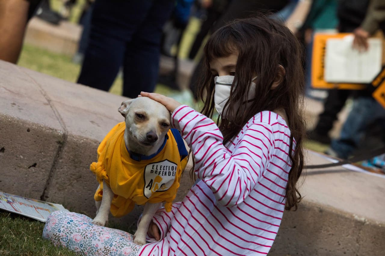 Con respecto a las personas que tienen ITIN, Márquez aclaró que “hablando del Pago de Impacto Económico número tres se sabe que los dependientes con número de seguro social califican”, pero dijo que hay que recordar que los dependientes no recibiría directamente “este pago de estímulo, sino serían los padres que los declaran como dependientes”.