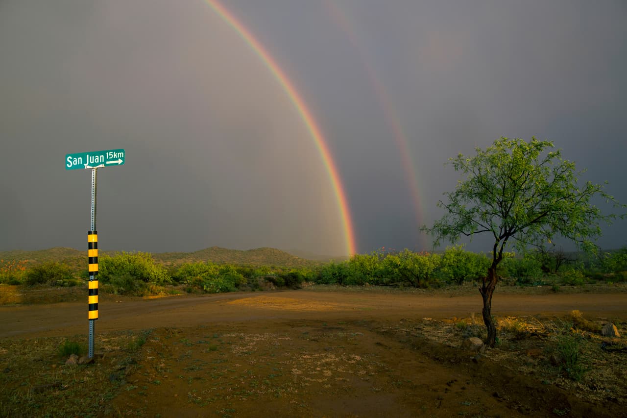 Un arcoíris aparece después de la lluvia en Sasabe, Sonora, México, cerca de la frontera con Arizona, EEUU. 1 de abril de 2017.
<br>