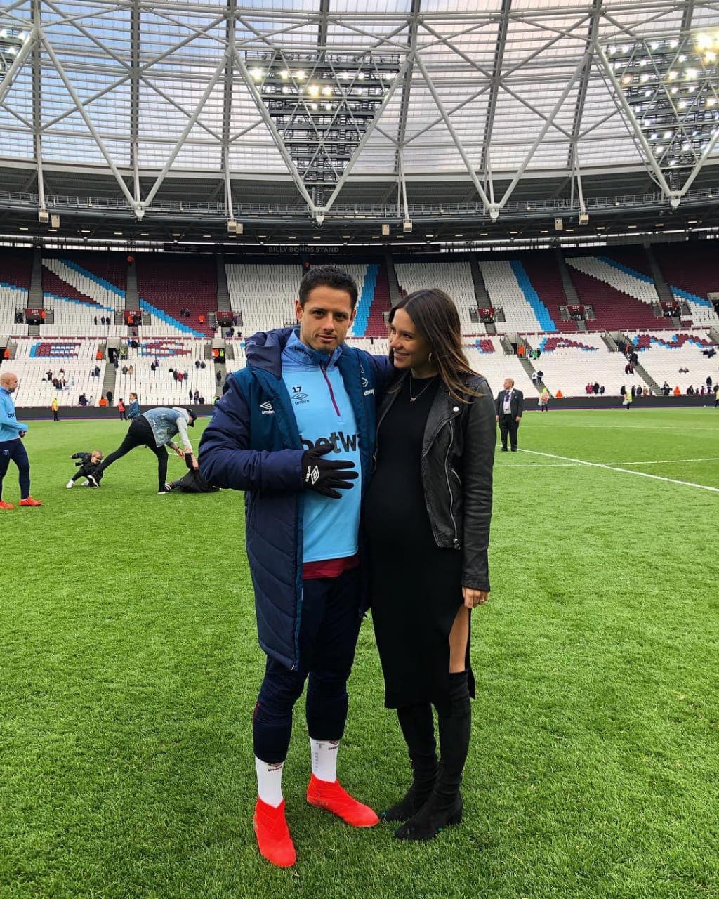 Los rumores de una separación 
<b><a href="https://www.univision.com/famosos/nace-nala-la-hija-de-javier-chicharito-hernandez-y-sarah-kohan-fotos">entre Javier 'Chicharito' Hernández y su esposa Sarah Kohan</a> </b>surgieron por primera vez a principios de noviembre de 2020. Dos meses después, se reavivaron, y la modelo no se quedó callada.