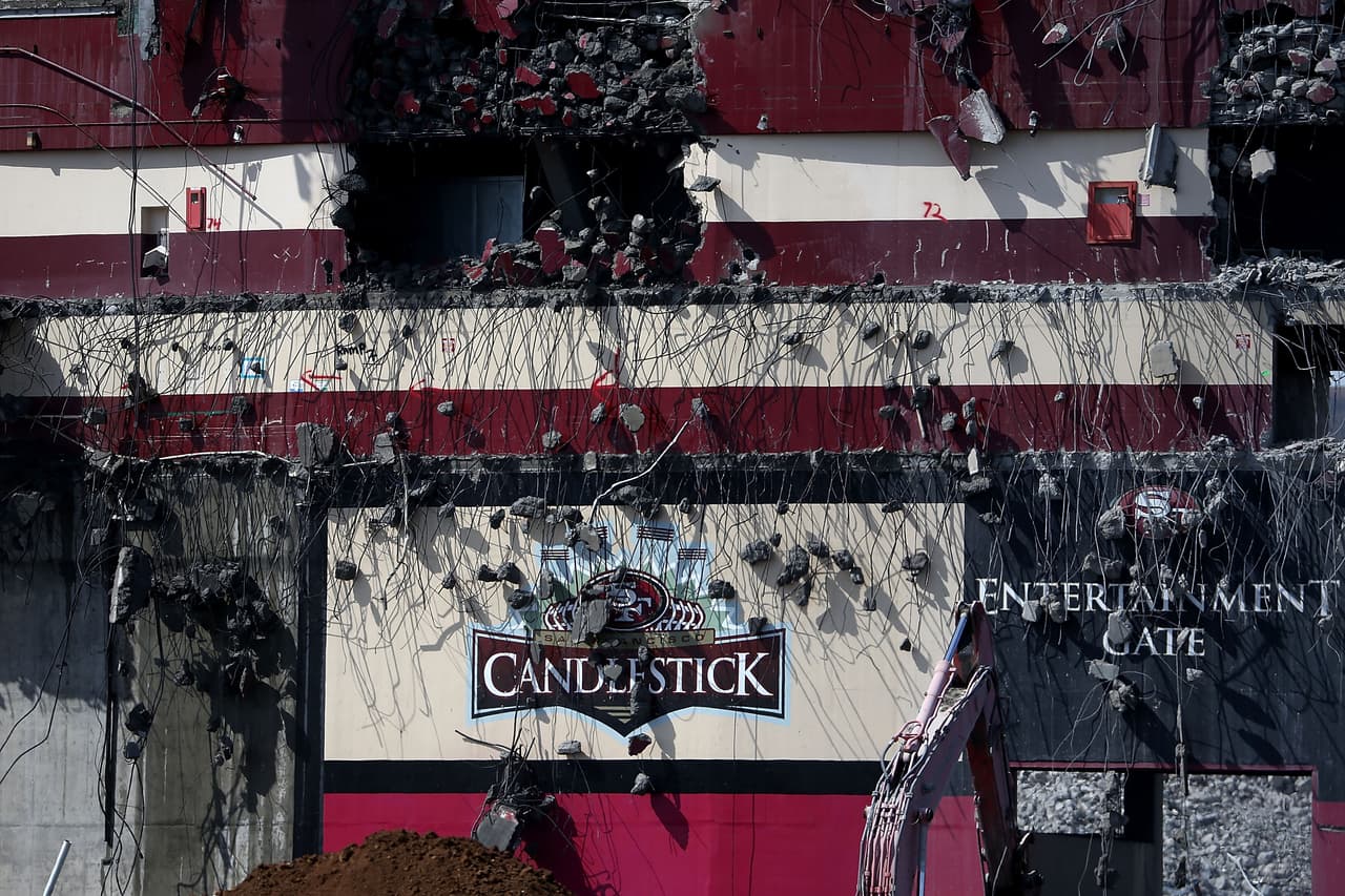 La demolición de la excasa de los Gigantes y los 49ers llegó a su fase final.