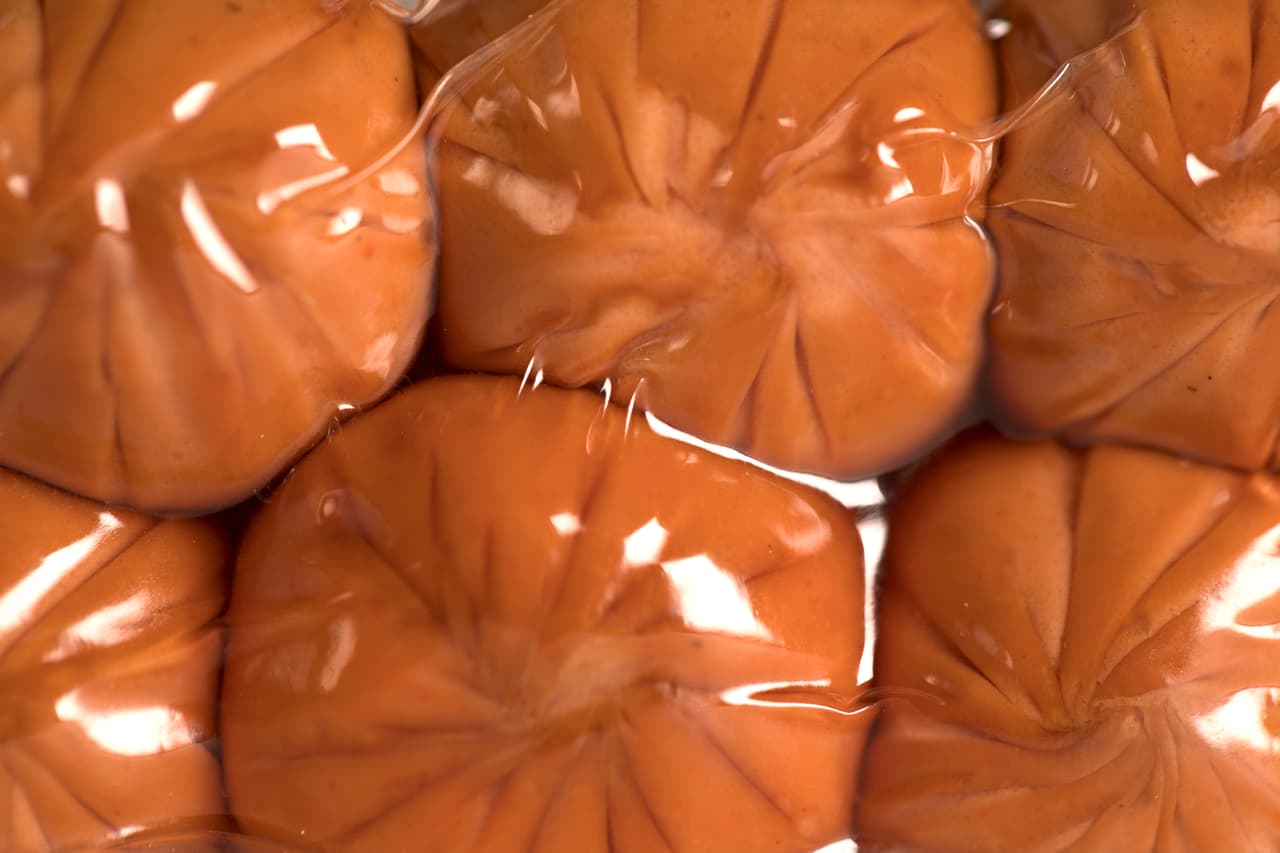 Los expertos de Brasil dejan claro que, por su naturaleza, los ultra procesados no son saludables, “pero con esto no estamos sugiriendo que debemos evitarlos totalmente. No, en lo absoluto. 
<b>Cuando se consumen ocasionalmente y, por lo general, en pequeñas cantidades, normalmente, son inofensivos</b>”.