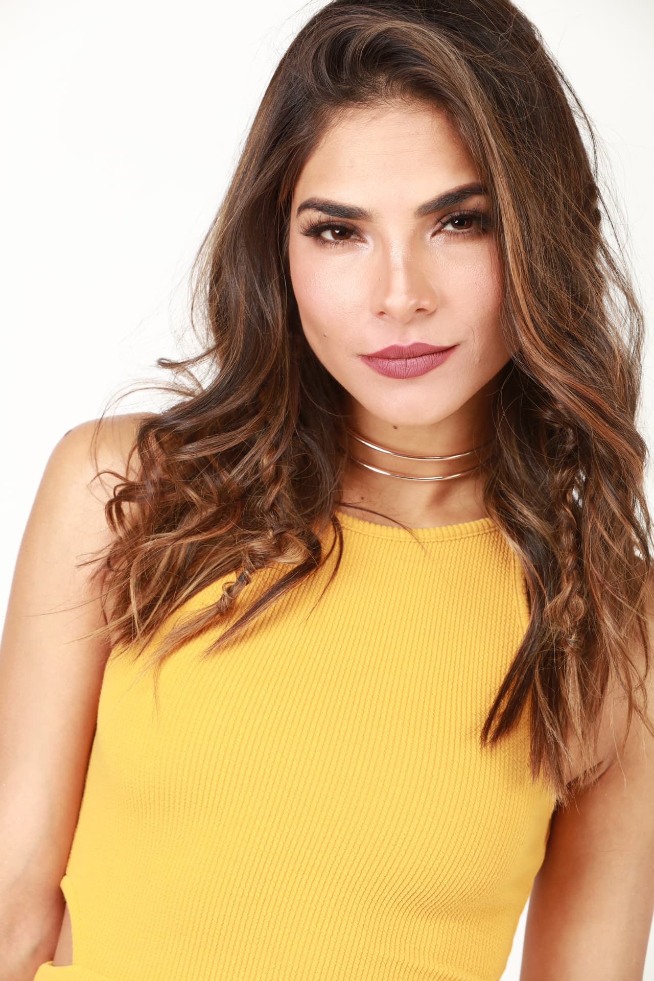 "El modelaje es casi como la actuación", asegura Alejandra sobre cómo se debe posar para lograr una foto espectacular. Mira 
<b><a href="http://www.univision.com/shows/la-reina-de-la-cancion/capitulo-4-alejandra-la-de-tijuana-en-la-alejandra-te-dice-como-lucir-como-una-estrella-video" target="_blank">el video</a></b> de cómo se realizó su sesión fotográfica para conquistar al mercado norteamericano.