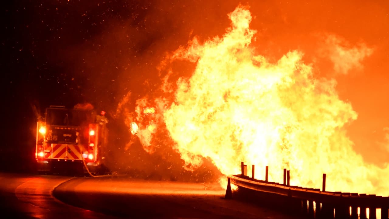 Casas destruidas, miles de familias evacuadas y viñedos arrasados: los daños de los incendios en California