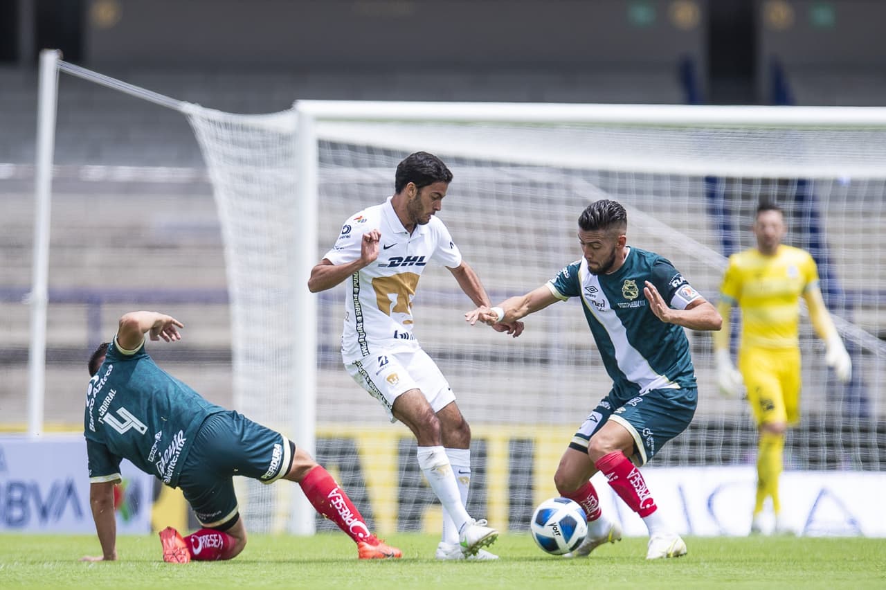 Pumas rompe su mala racha tras vencer 2-0 a Puebla en Ciudad Universitaria durante la Jornada 6 del Apertura 2021. La primera anotación fue por parte de Washington Corozco al 74' y, con penalti, Juan Ignacio Dinneno convirtió al 81.