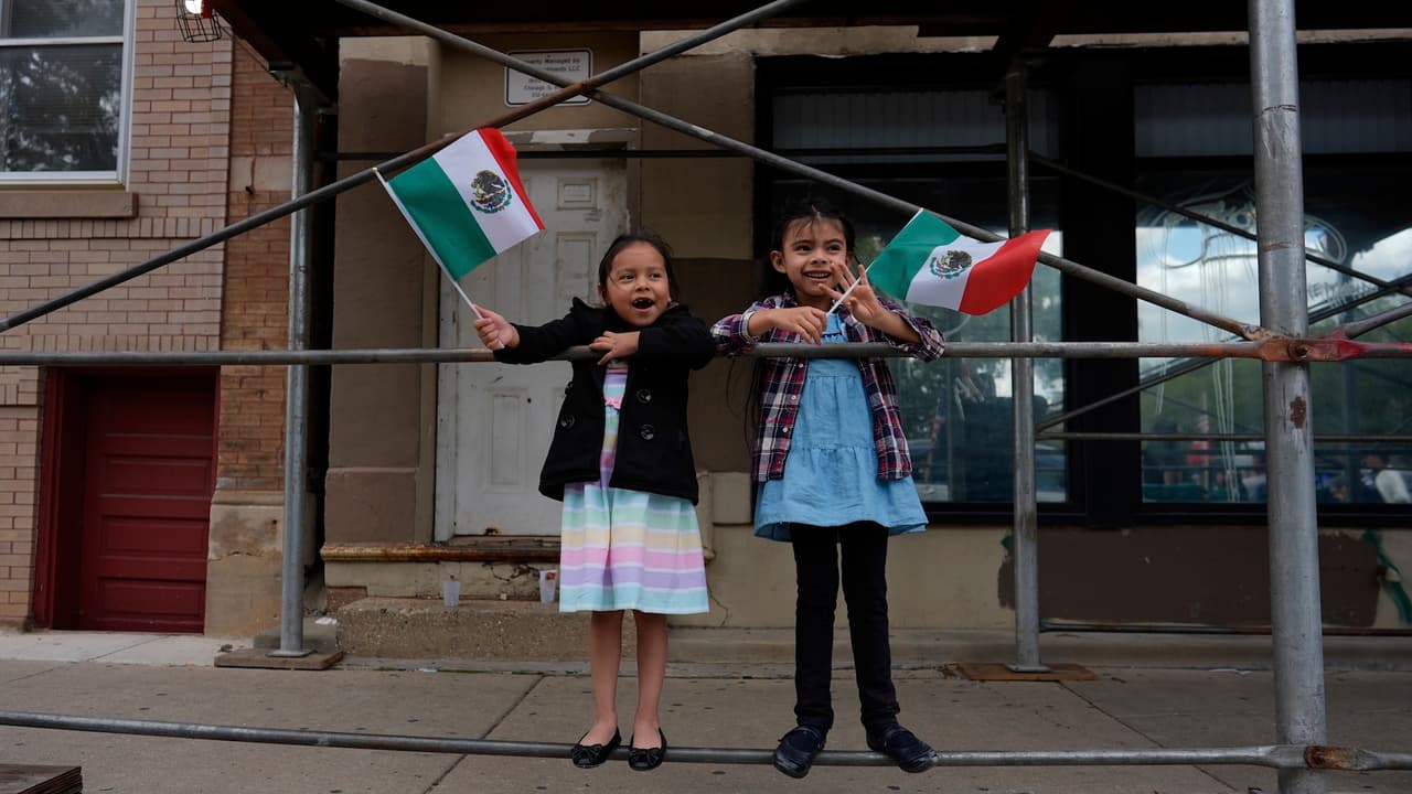 Temor a redadas de ICE reduce asistencia a fiestas patrias mexicanas en el sur de California