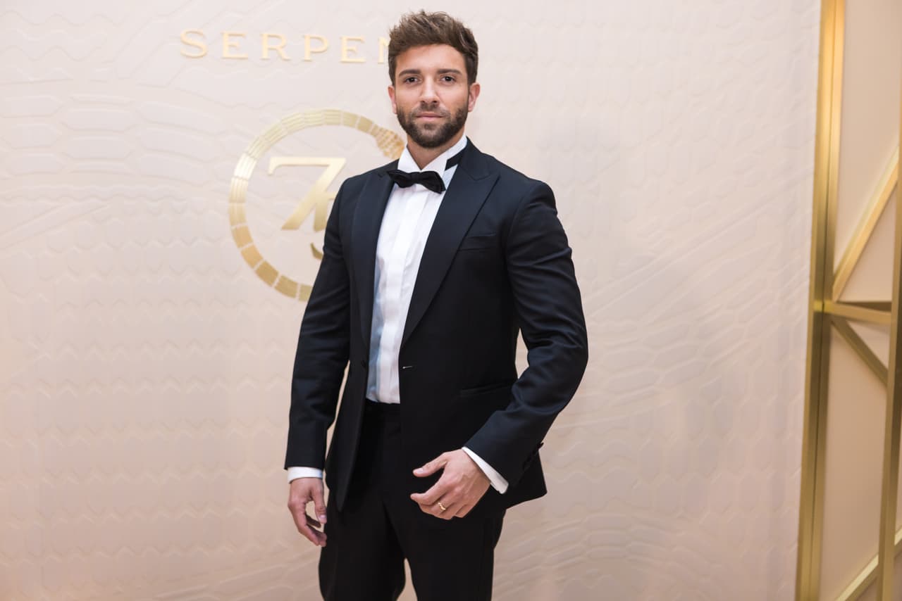 <h2 class="cms-H2-H2"><b>Pablo Alborán</b></h2>
<br>
<br>Tras dos años de relación con un misterioso banquero del cual nunca se supo su nombre, ni se conoció su cara, el cantante español dio por terminado el noviazgo que tenían, al parecer, por lo cerrado que era Alborán con su vida privada.