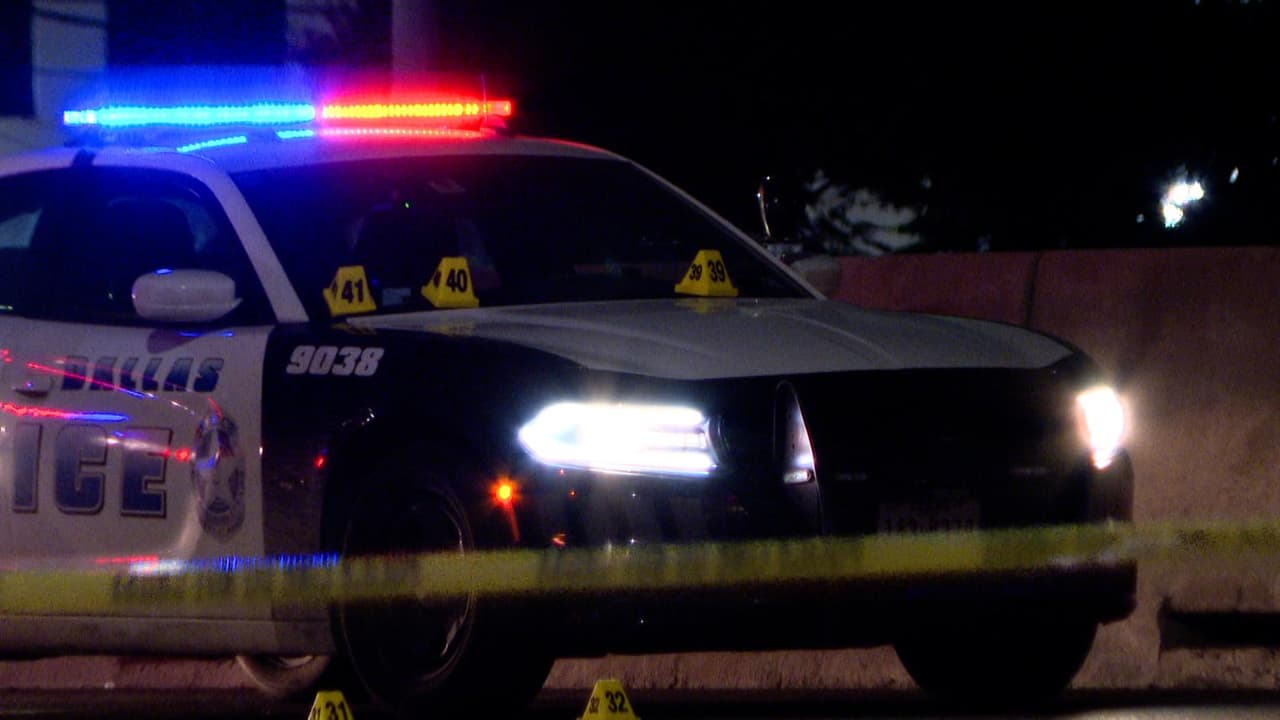 Unas 20 unidades de policía se movilizaron en Dallas, tras el tiroteo.