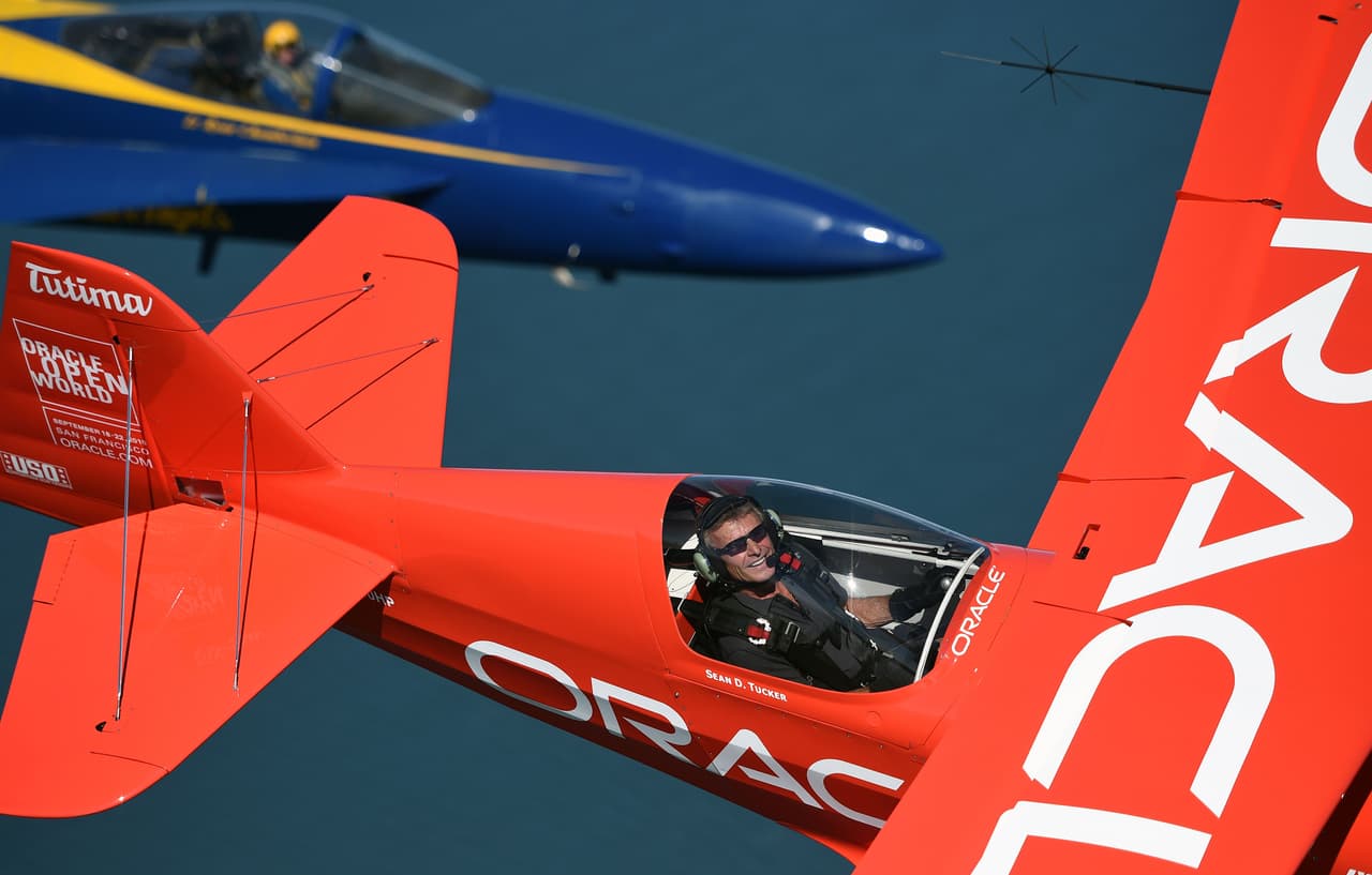 Los organizadores prometen que el 777 ofrecerá un espectáculo emocionante. Algunos aviones del espectáculo aéreo tienen nombres tan peculiares como los de "Top Gun".
<br>