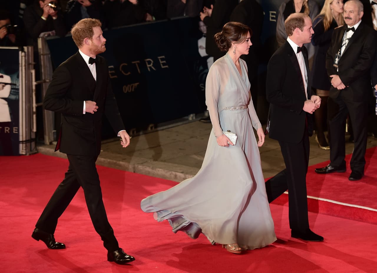 Kate Middleton robó todas las miradas en la alfombra roja de la nueva entrega de Jame Bond, 'Spectre'.