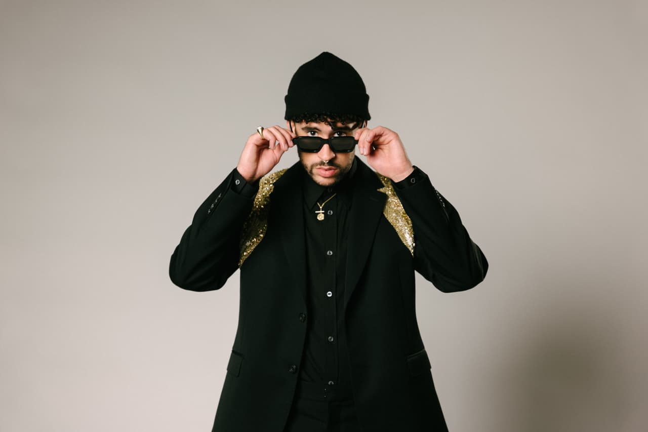 <b>Bad Bunny</b> es otra de las estrellas de la música latina que alista su presencia a este gran evento. El puertorriqueño tiene cuatro nominaciones este año al Latin GRAMMY, entre ellas a 
<b>Mejor Álbum del Año</b> por su más reciente disco 'El Último Tour del Mundo'. Él nos deleitará con su ritmo urbano tan característico que lo llevó a estar en la cima del género.