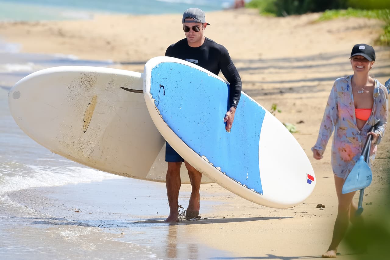 Tanta visita al gimnasio le ha dado muy buenos resultados al guapísimo Zac Efron. Con esos brazotes se antoja un buen apretón.