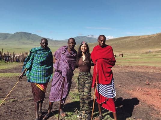"Los Masai. Una de las 120 tribus de Tanzania. El líder de la villa que visitamos tiene 16 esposas y 91 hijos, ¡todos amables y hospitalarios!", explicó a detalle María Elena en Instagram.