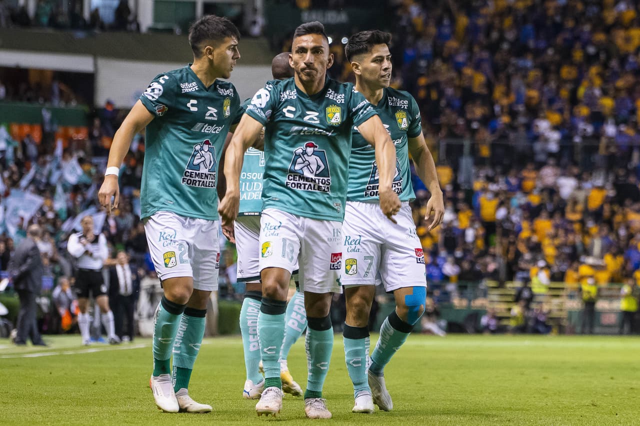 León encontró el gol que necesitaba en apenas 8 minutos para empatar el encuentro gracias a un disparo cruzado de Ángel Mena.