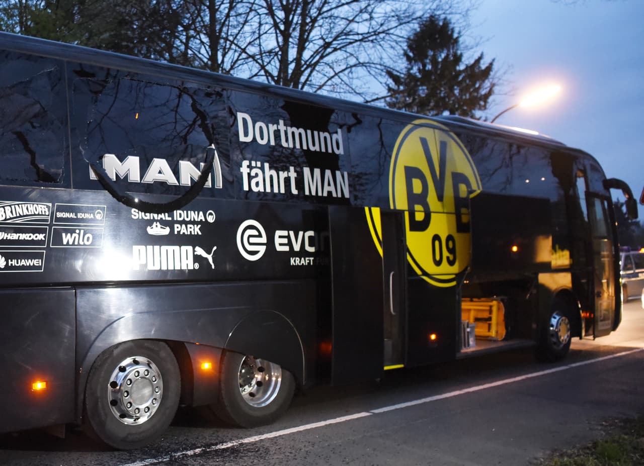 Los daños en el autobus del Dortmund no fueron mayores, pero se temía que pudiesen haber réplicas sobre él más adelante o, incluso, en el estadio donde ya esperaban miles de aficionados por el partido.