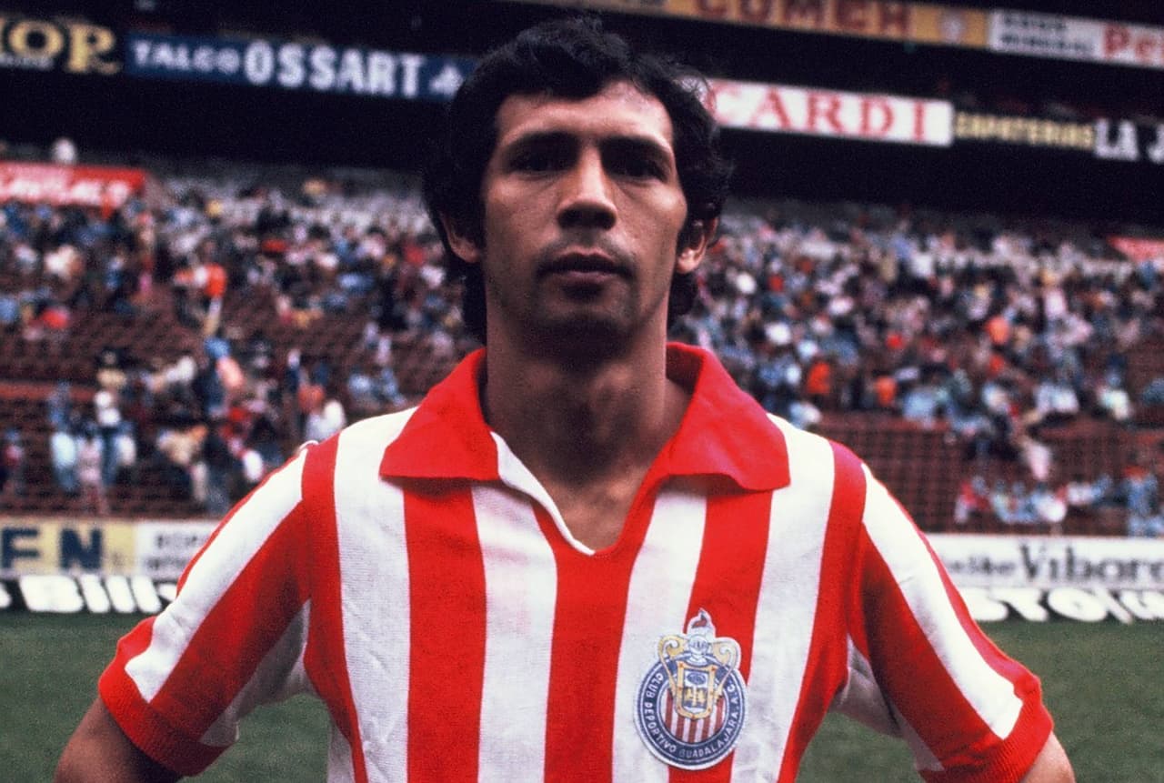 Javier Sanchez Galindo, defendiendo a las Chivas.