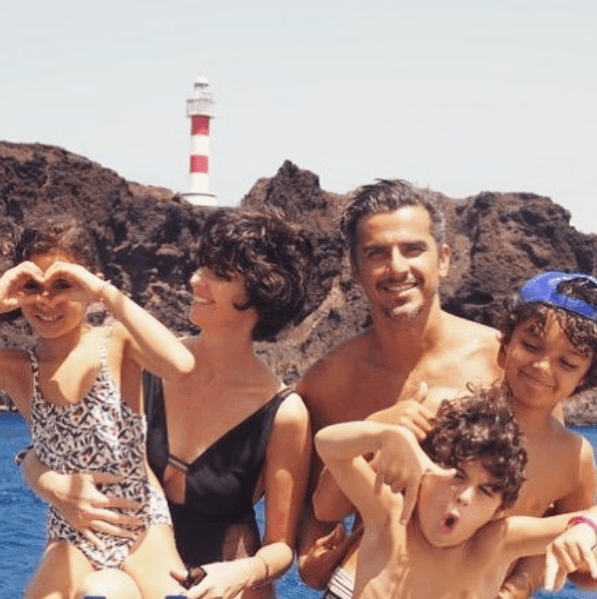 La actriz mencionó que contó con el apoyo del 
<b><a href="https://www.univision.com/famosos/actor-del-remake-de-cuna-de-lobos-explica-por-que-el-y-sus-companeros-no-quisieron-ver-la-version-original-fotos" target="_blank">equipo de la telenovela</a></b> para mejorar su estado de ánimo.