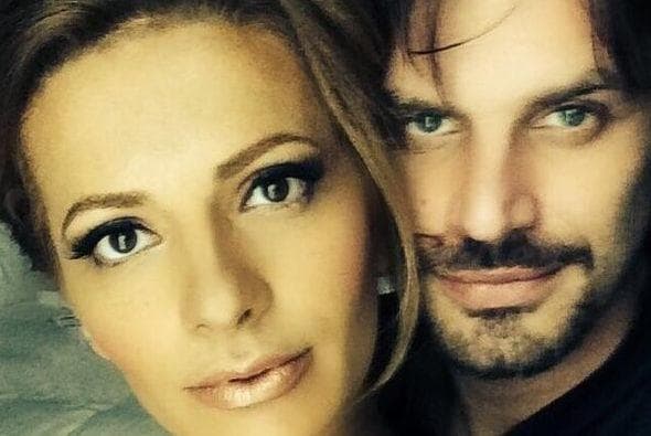 En febrero de 2016 su historia de amor acabó: "Terminamos en muy buenos términos, estamos contentos, lo decidimos los dos y ya era un momento donde quizá nuestras vidas se encontraban en una encrucijada, nuestras vidas comenzaron a tomar un rumbo distinto", explicó Mark Tacher para 'Ventaneando'.