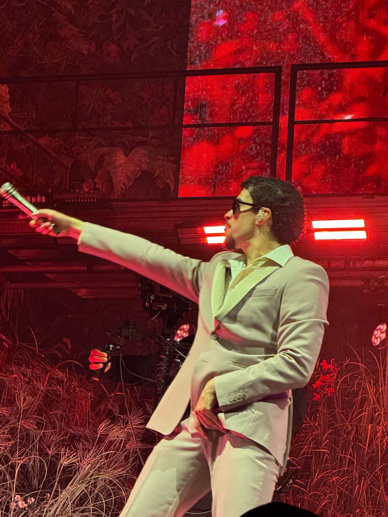 Para el gerente general del 'Choliseo', Jorge Pérez, no hay otra palabra que describa la residencia de conciertos 'No me quiero ir de aquí', que no sea histórica. ¿Desde cuándo comenzó la planificación? Dijo que 
<b>desde agosto de 2023</b>, el manejador de 
<b><a href="https://www.univision.com/local/puerto-rico-wlii/asi-explica-la-ciencia-por-que-la-musica-de-bad-bunny-te-hace-feliz" target="_blank">Bad Bunny</a></b> le presentó la idea.
<br>
<br>Dos años más tarde, el gerente general del 'Choliseo' espera
<b> romper el récord de venta de entradas, con entre 1.3 y 1.4 millones en un año</b>.