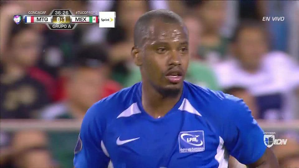 Tiro desviado de Kévin Fortuné