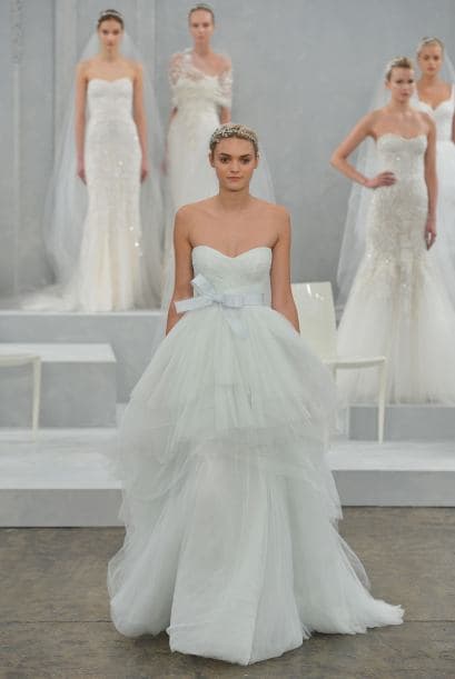 Aquí los mejores modelos del diseñador Monique Lhuillier.