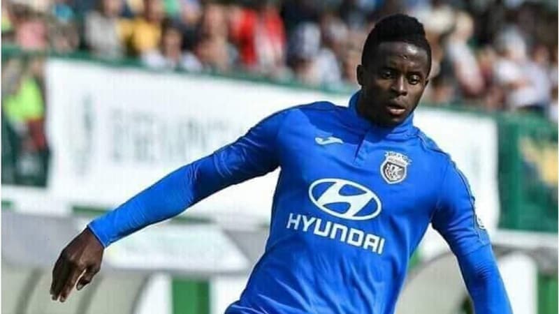 Jugador pide detener la liga de Bielorrusa tras casos de COVID-19