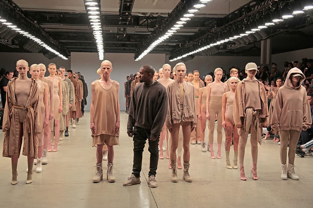 Kanye también tiene una inversión considerable en la línea de modeladoras Skims.