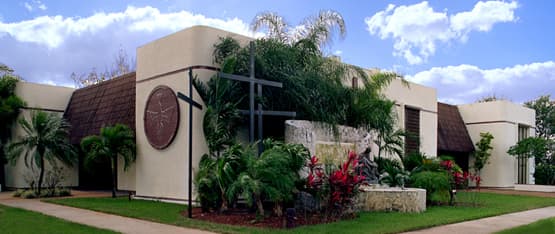 La iglesia Saint Boniface,
<a href="https://www.saintboniface.us/en/" target="_blank">tiene en este enlace sus misas </a>.
<br>