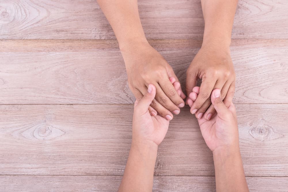 <b>Julio: El ángel del compartir</b> 
<br>Este ángel llega para decirte que venzas cualquier miedo de compartir pues eso atrae escasez. Si compartes con tranquilidad y amor, atraerás abundancia a tu vida. Te invita a recordar la ley de causa y efecto, a través de la cual recibes lo que das.
<br>
<br>