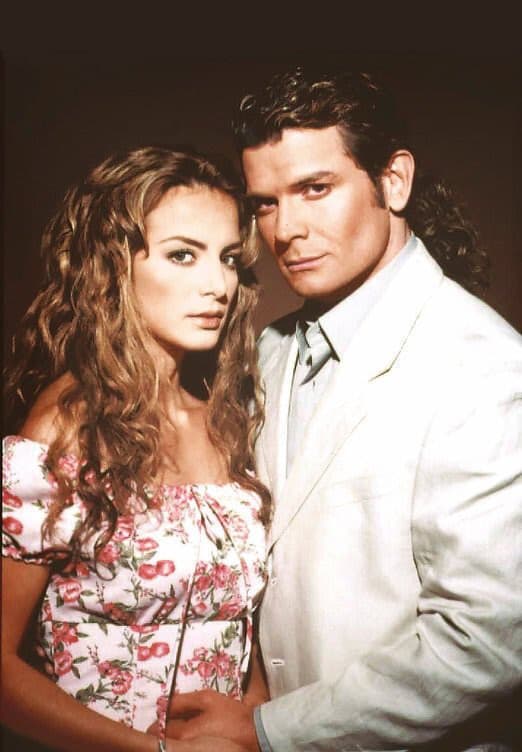 Silvia Navarro y Sergio Basañez en la primera adaptación mexicana de la telenovela colombiana 'Café, con aroma de mujer'.