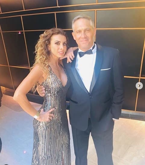 Lu, quien ha participado en telenovelas como 'Mi destino eres tú', mencionó que le tomó "unos tres o cuatro meses" recuperarse y calificó ese periodo "como uno
<b><a href="https://www.univision.com/famosos/arath-de-la-torre-recibio-amenazas-de-secuestro-y-tambien-en-contra-de-sus-hijos-por-hacer-satira-politica-fotos" target="_blank">de los momentos más difíciles</a></b>" que ha enfrentado su matrimonio.