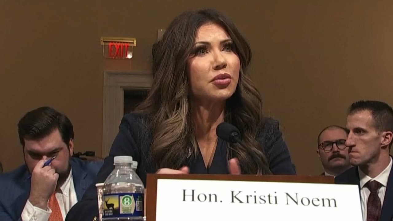 Detalles de la tensa audiencia en la que Noem fue cuestionada por las políticas migratorias de Trump