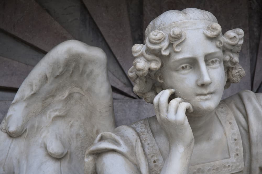 Aunque siempre se ha hablado de un ángel de la guarda, en realidad es más de uno (mínimo son dos). Para sentir su presencia, su energía, es importante tener en cuenta lo siguiente: