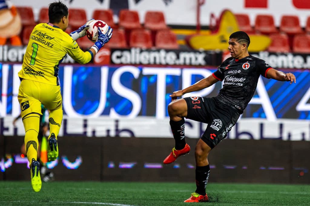 Con goles de Nicolás Ibáñez y Ramiro González, el Atlético San Luis se impone como visitante y consigue su primer victoria del torneo.