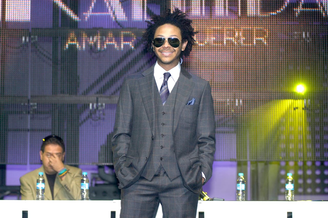 "Aislinn y yo
<b>tenemos una relación muy bizarra porque ella vive en Nueva York</b>, entonces técnicamente tenemos una relación a larga distancia", dijo para el programa 'La Oreja'.
<br>