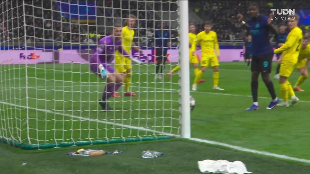 ¡Se salva el Bodo! El balón pega en el poste de la portería noruega