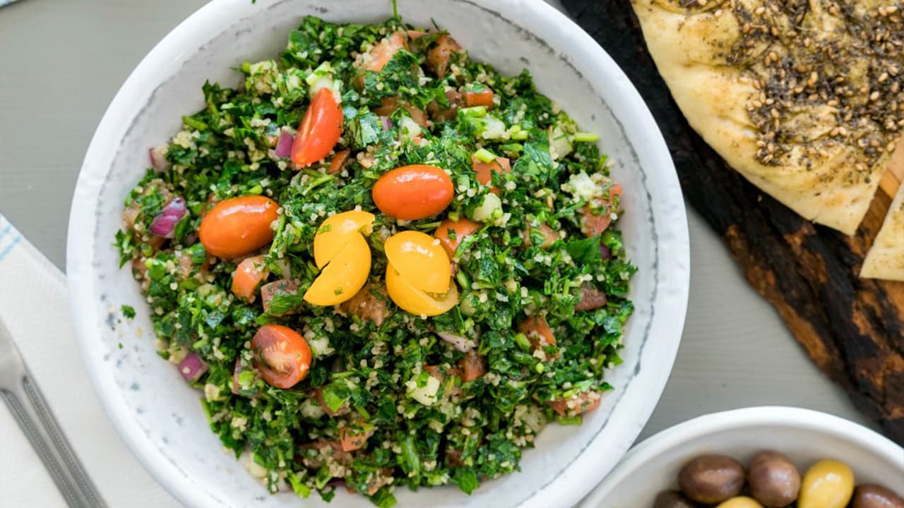 De los 100 puestos que reune la revista Forbes basados en Yelp, siete restaurantes están en Texas y uno de ellos es en Houston que es Craft Pita. Este lugar se especializa en la comida mediterránea y es de los más nuevos en la ciudad, ubicado en la cuadra 1920 de la Fountain View.