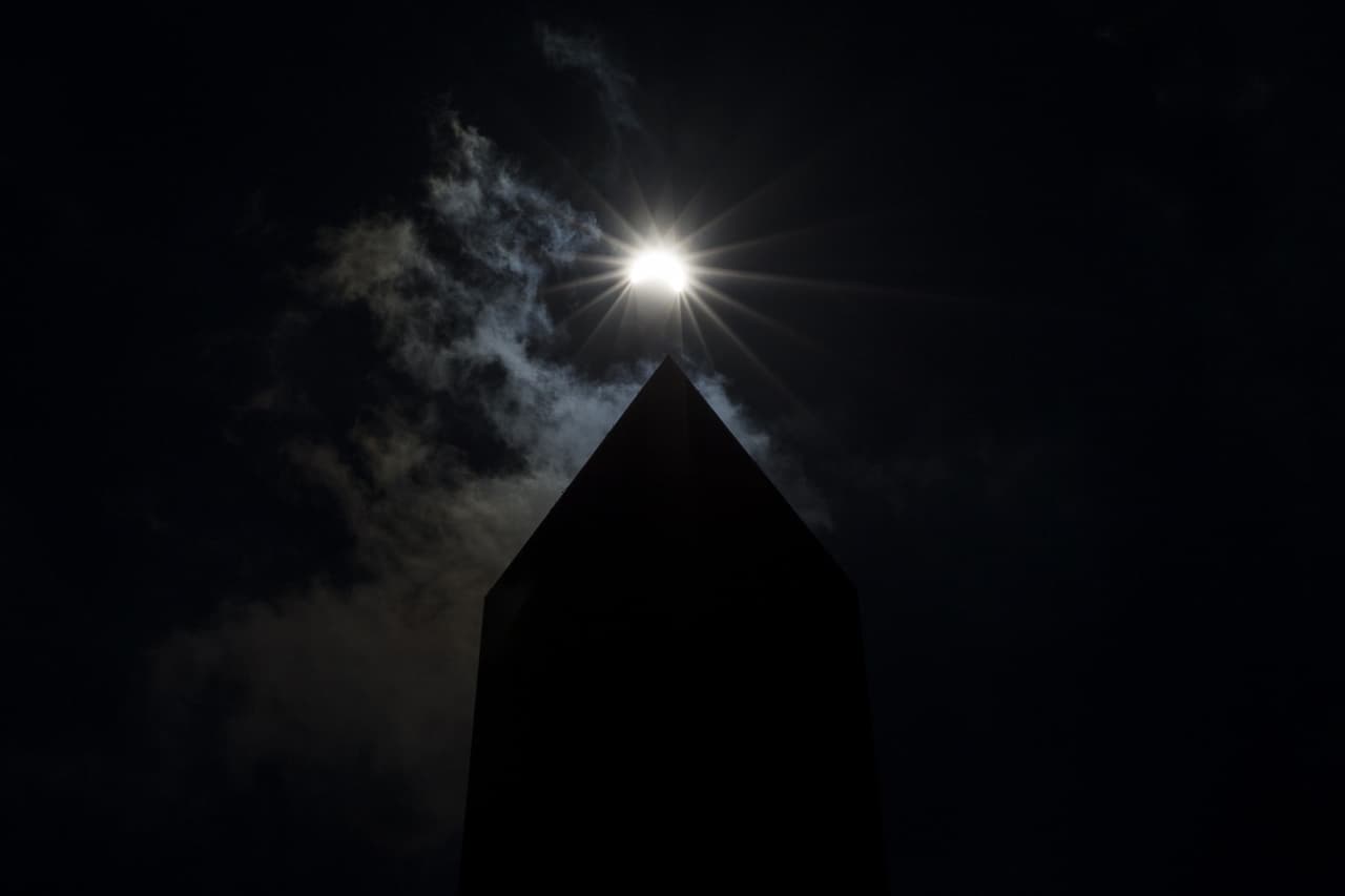 El fenómeno sobre el monumento a George Washington, en la capital del país.