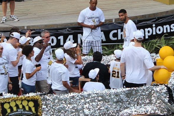 Photos: Spurs Championship Parade 2014