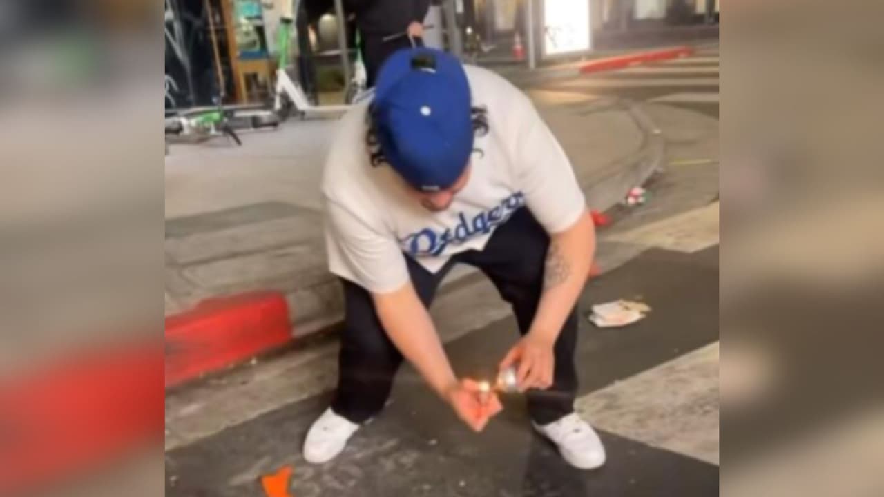 Fanático de los Dodgers pierde dos dedos al encender un cohete, que un extraño le dio en celebración