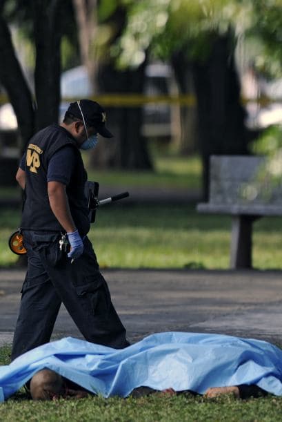 "Si no se consigue prevenir la violencia ni aumentar las investigaciones para procesar a los culpables, se manda el mensaje de que abusar y matar mujeres está permitido", dijo el investigador para Amnistía en el país centroamericano, Sebastián Elgueta.