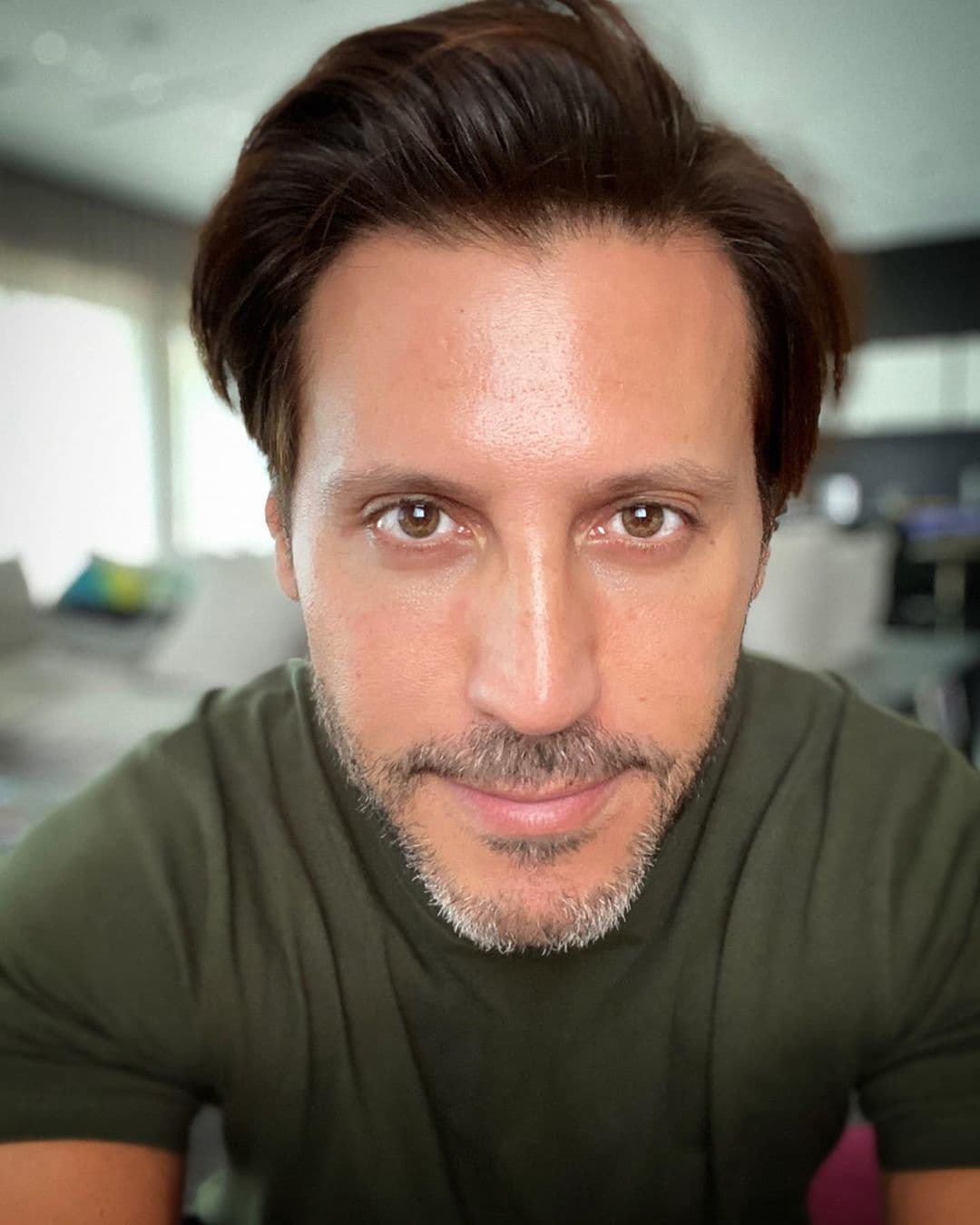 "#yomequedoencasa ❤️ ¿ustedes qué están haciendo?", preguntó.