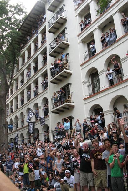 Photos: Spurs Championship Parade 2014 Barges